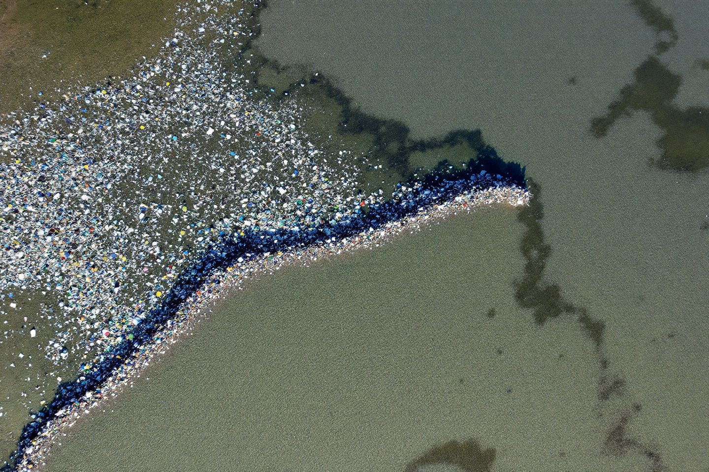 Quels types de plastiques sont les plus courants dans le 7ème continent ?